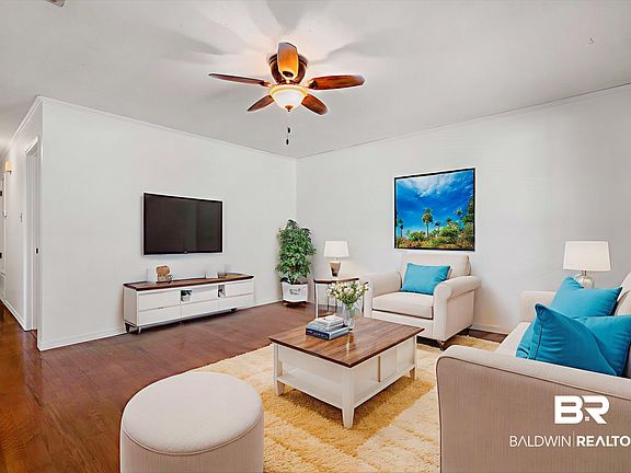 4th image of 909 Schaub Ave