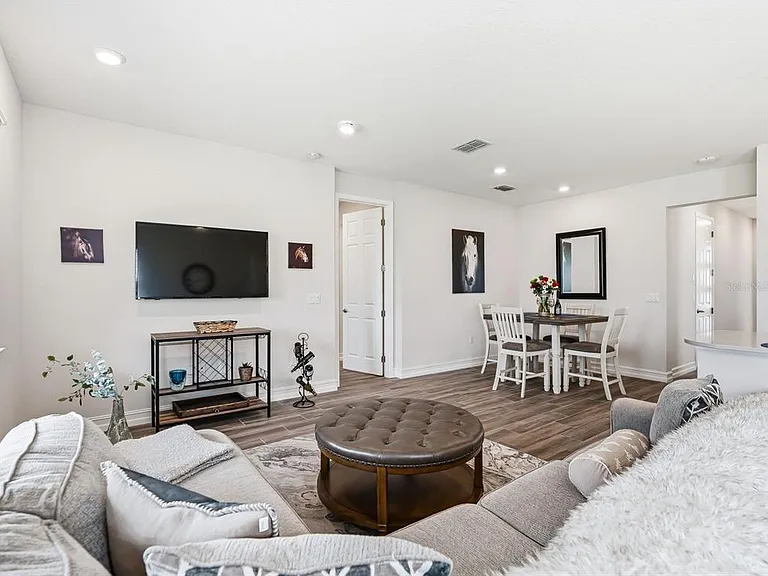 5329 NW 34th St — Photo 14