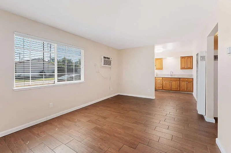 2 bed, 1.0 bath, 800 sqft, $1,700 — Photo 4
