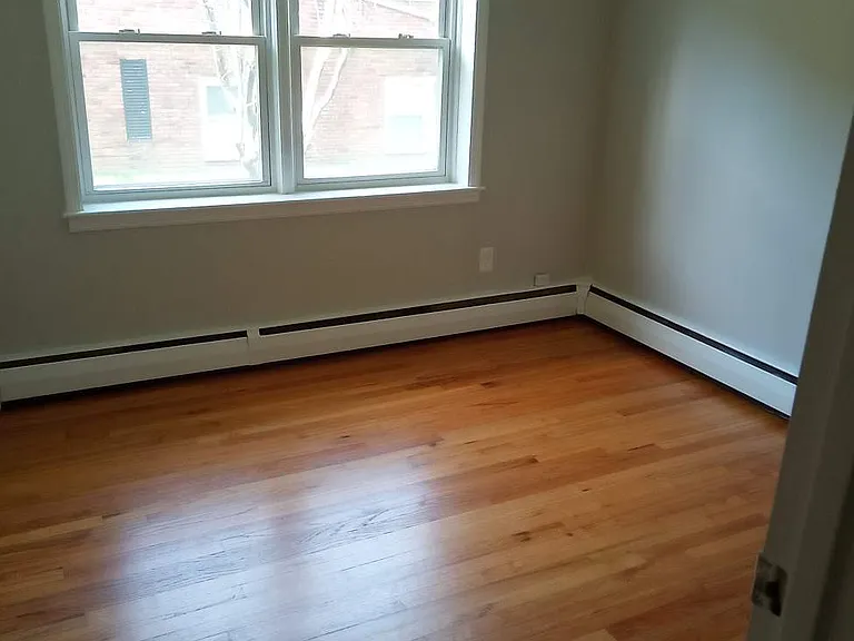 Pine Street Apartments — Photo 24