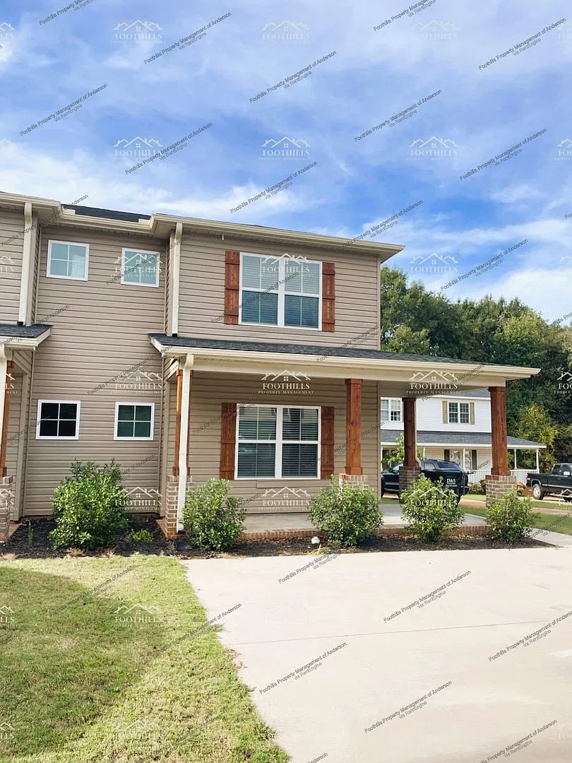 3 bed, 2.5 bath, 1420 sqft, $1,550 — Photo 1