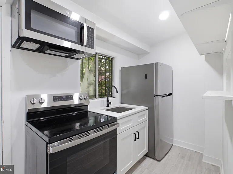 4242 Pine St #1B — Photo 11