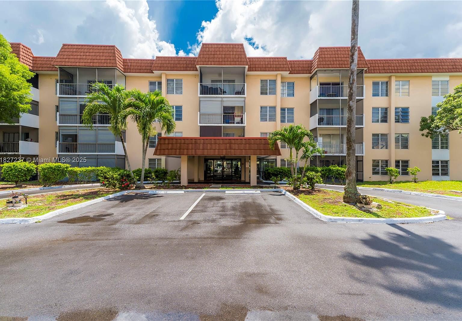 4168 Inverrary Dr APT 402