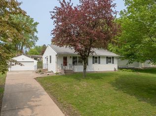 1055 Edgewater Ave, Shoreview, MN 55126