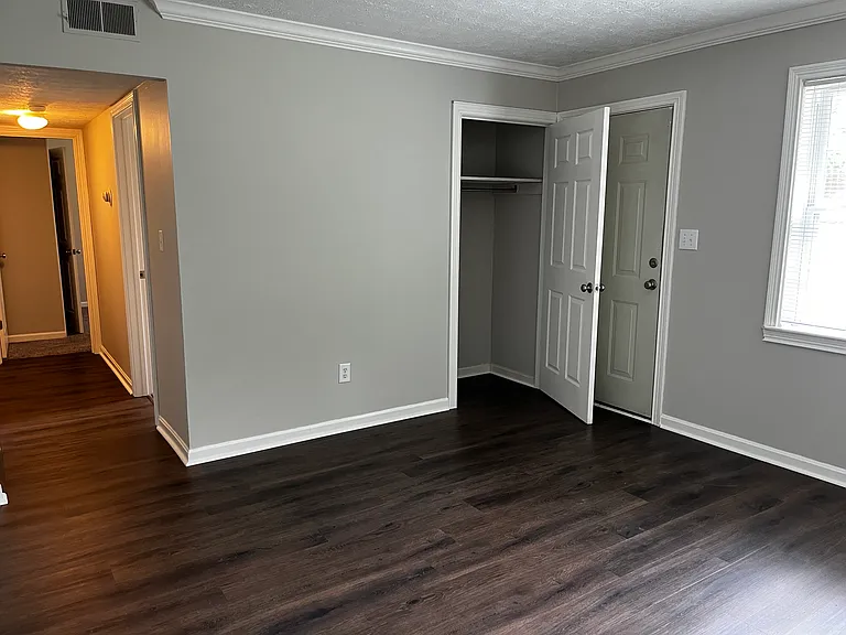 Family room has plenty of sunlight with entry closet and laminate flooring