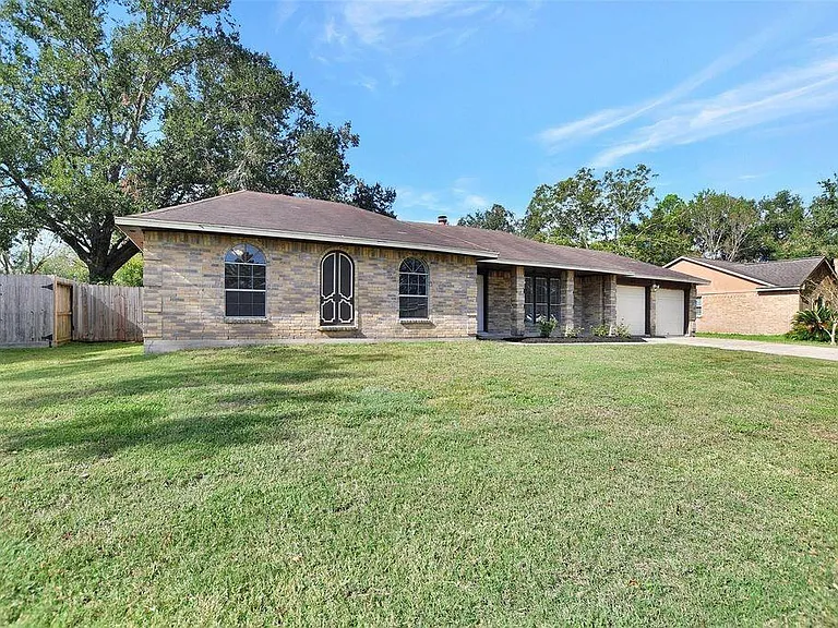 1311 Oak Hollow Dr — Photo 2