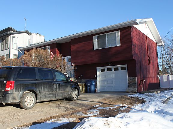 Front/Garage View