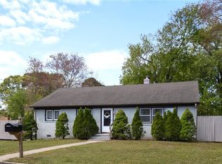 16 Lakeview Dr, Newport News, VA 23602