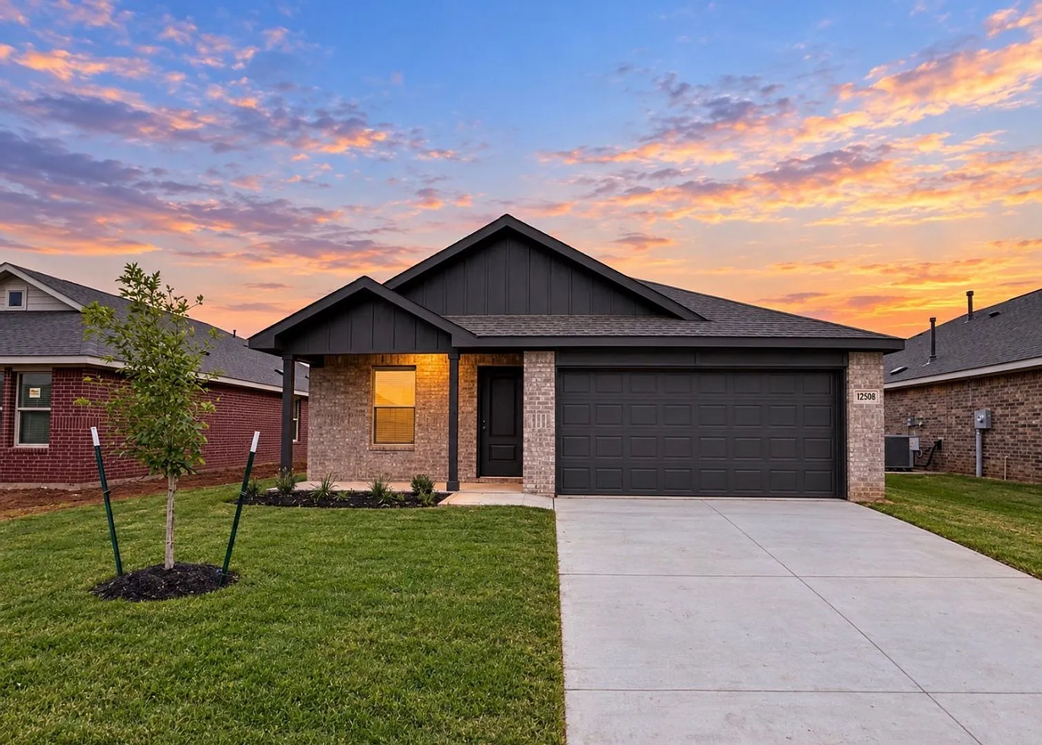 Brand New Luxury 4 Bedroom 2 Bathroom Home In Piedmont Schools- Huntington Ridge Community — Photo 1