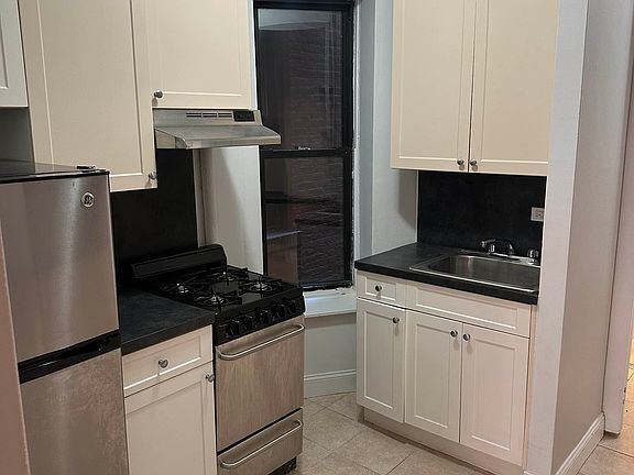 3rd image of 237 W 18th St APT 1RE