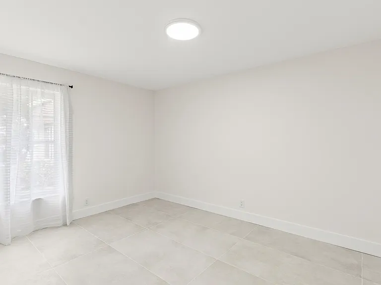 733 Nantucket Cir — Photo 19