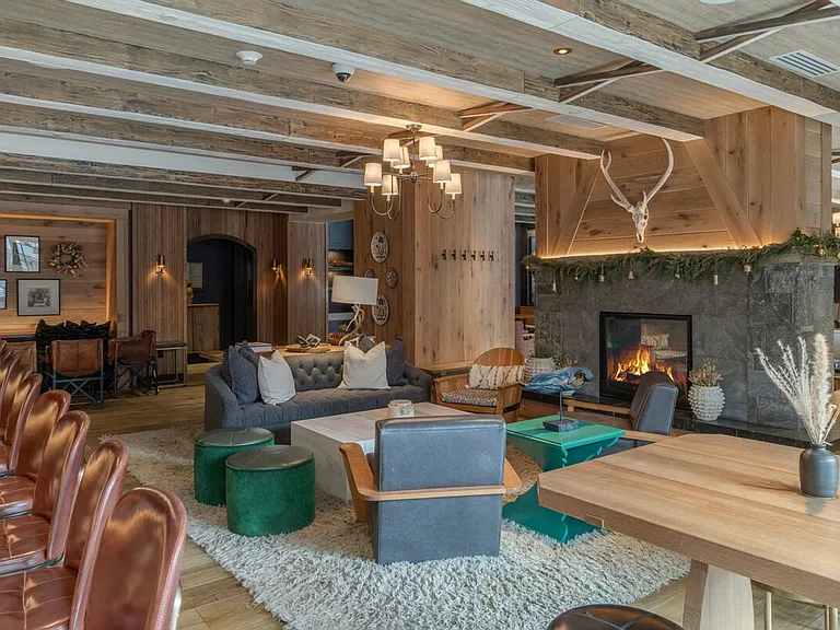 Building's Lounge
