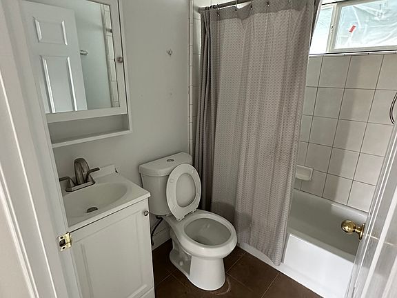 4th image of 402 Gharkey St