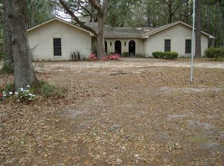 776 Lake Dr, Midway, GA 31320