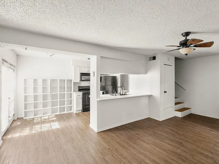 3507 Alpine Cir #3 — Photo 3