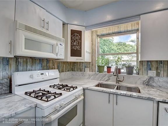4th image of 3021 NE 9th Ave
