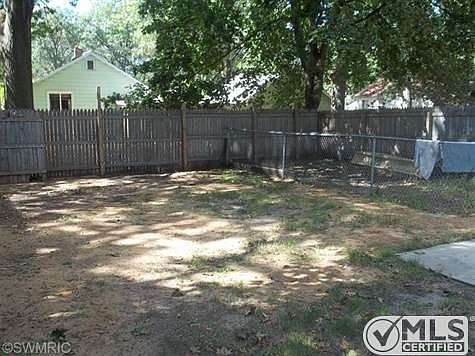 4th image of 3043 Park St