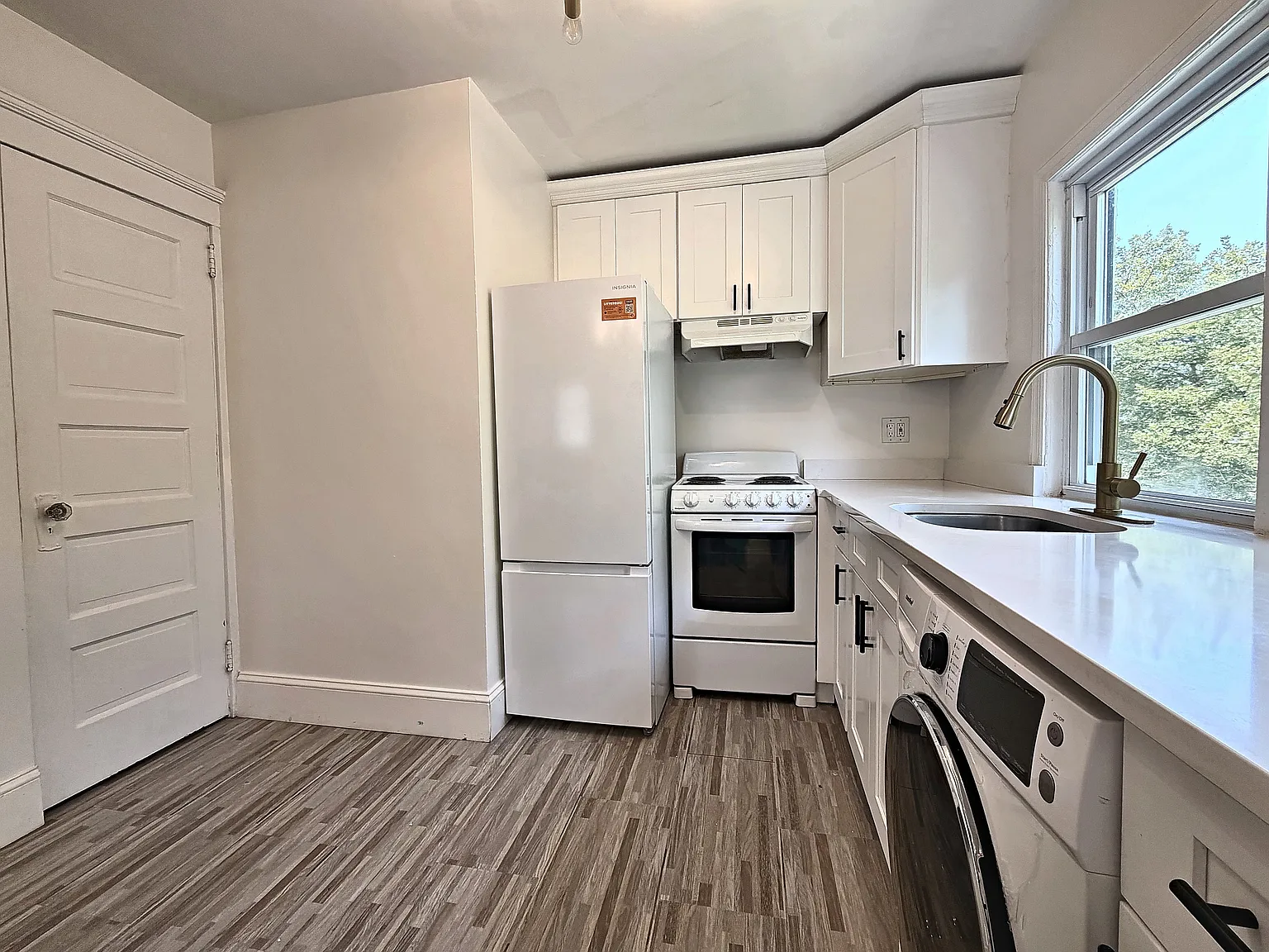 2 bed, 944 sqft, $3,000 — Photo 3