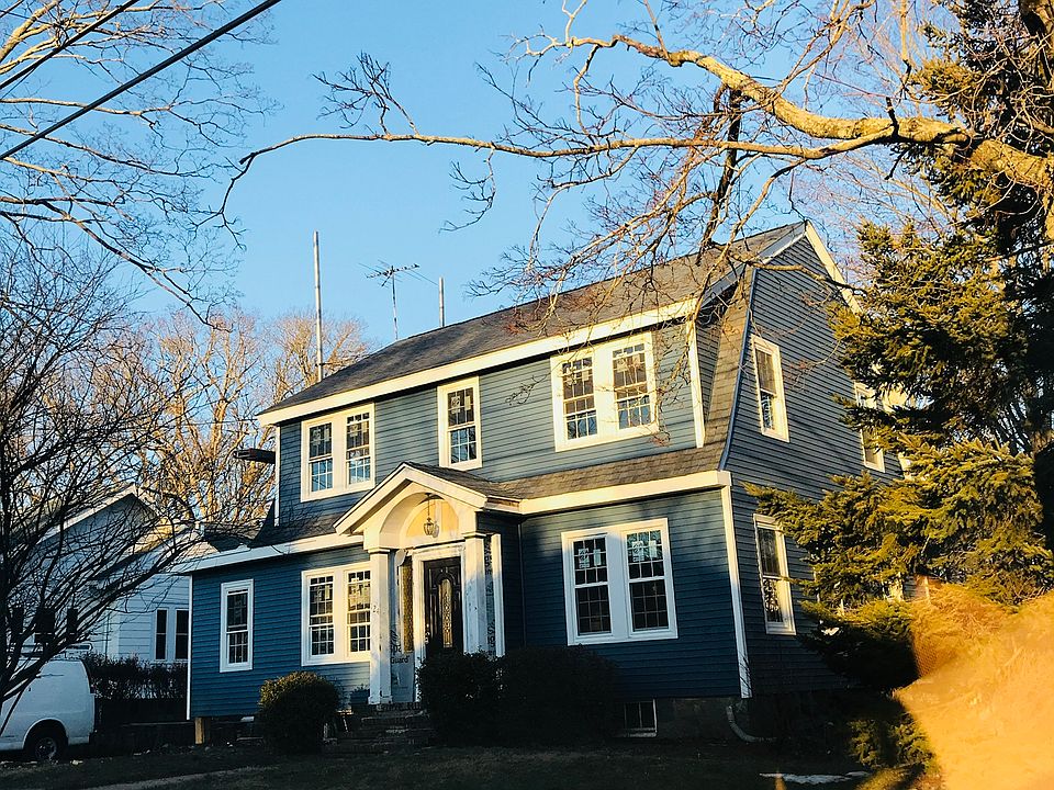 2nd image of 124 Morse Ave