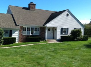 6 Bartlett Rd, Middletown, RI 02842