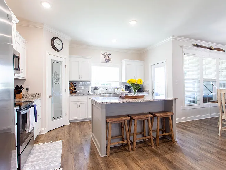 3921 Countess Ct — Photo 8