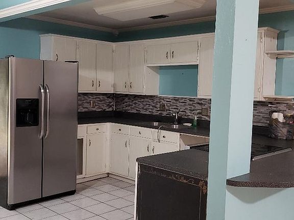 4th image of 818 Pineview Dr