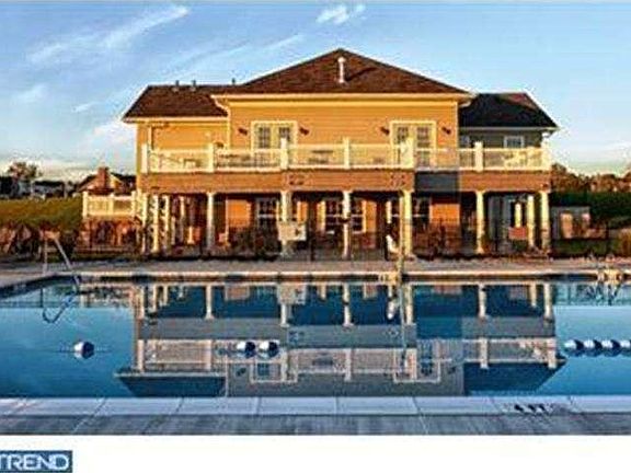2nd image of 2681 Iris Ln
