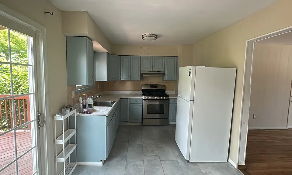 9 W Lincoln St