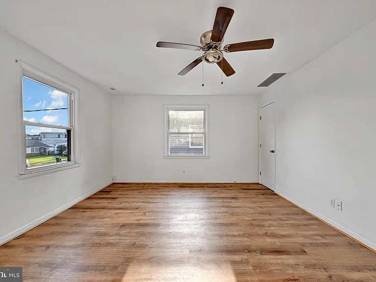 811 Seagrove Rd E #811 — Photo 8