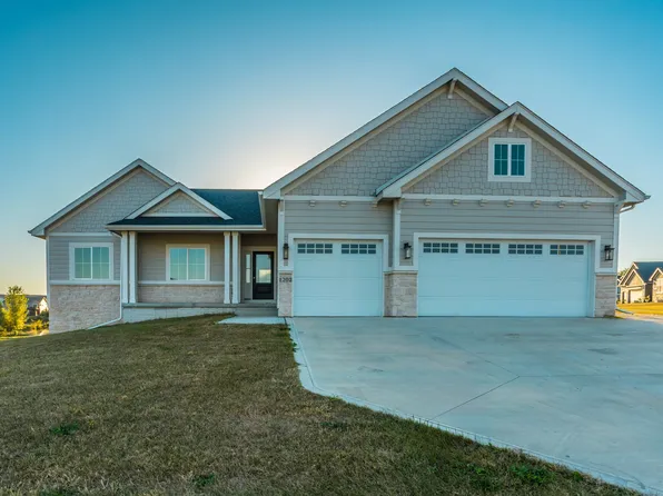 1202 20th Ave SE, Altoona, IA 50009
