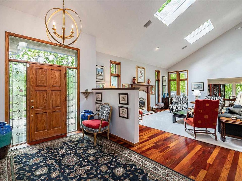 704 Beaver Ridge Ct SE, Cedar Rapids, IA 52403 Zillow