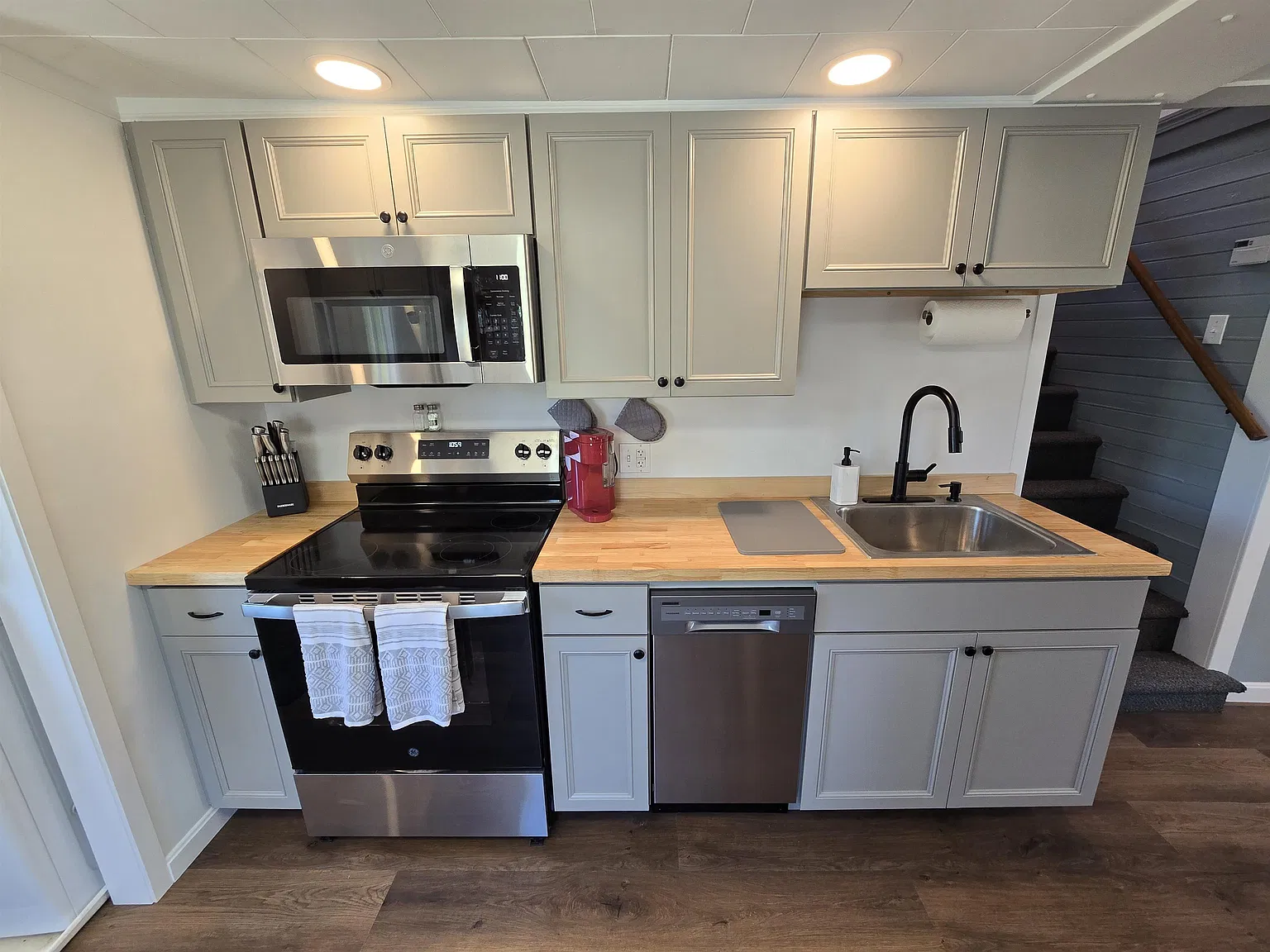 2 bed, 950 sqft, $2,000 — Photo 3