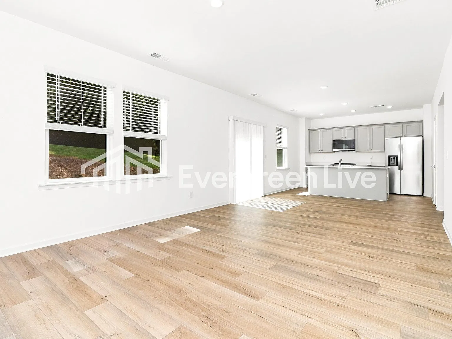 4 bed, 2.5 bath, 1809 sqft, $2,085 — Photo 4