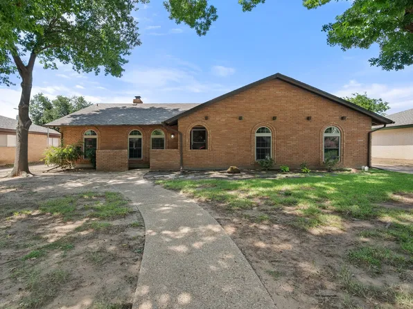 2109 Briarwood Blvd, Arlington, TX 76013