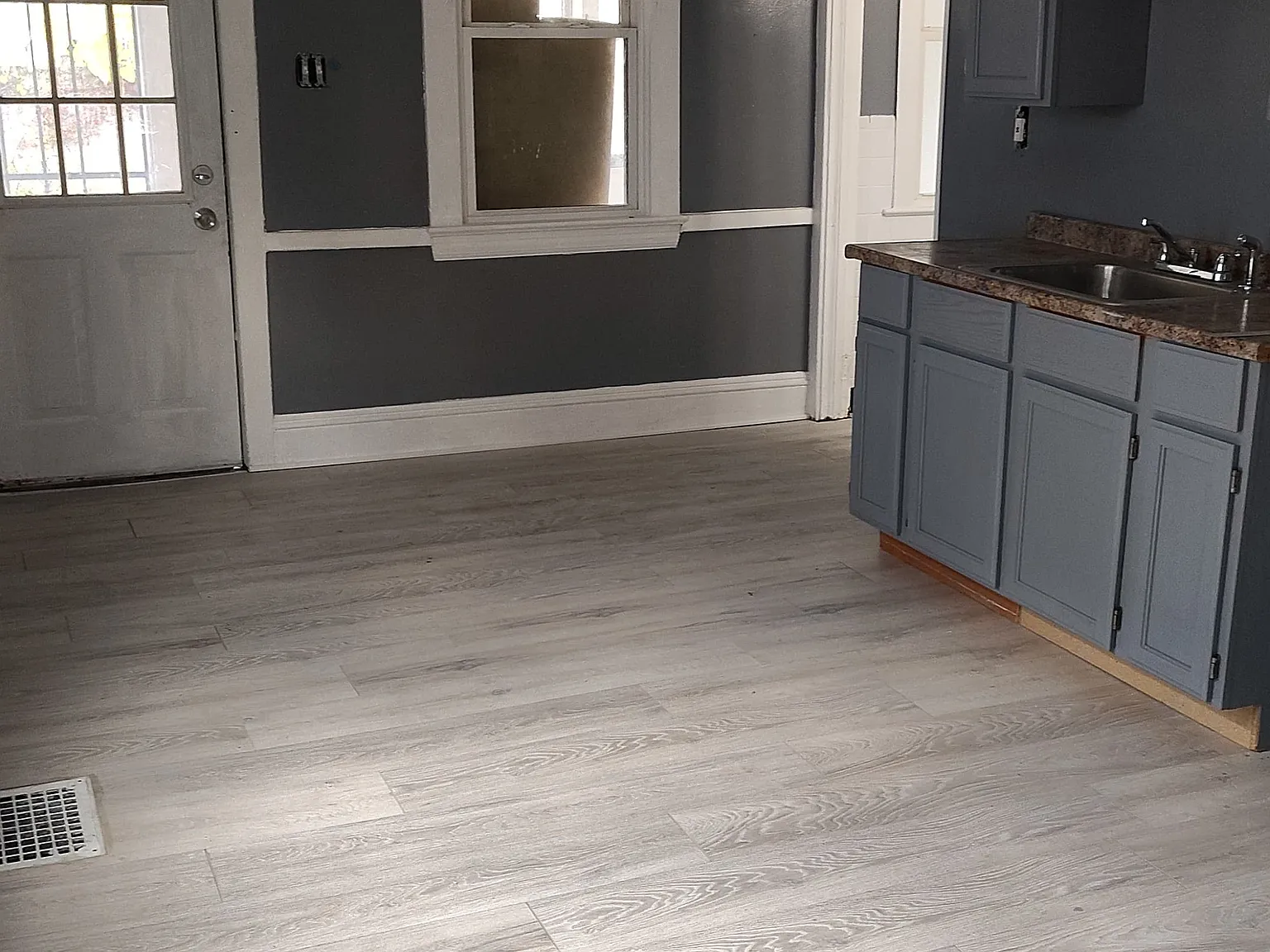3 bed, $1,150 — Photo 2