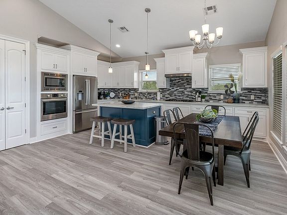 5th image of 401 N Riverside Ct