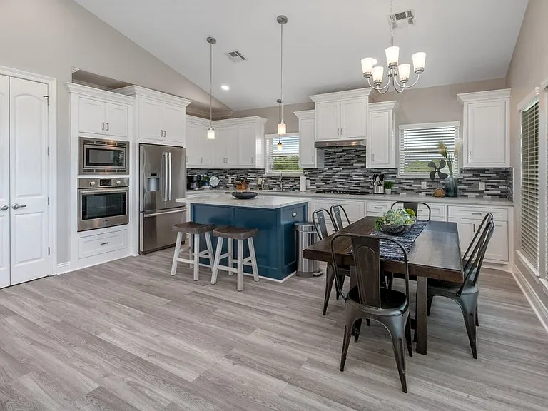 401 N Riverside Ct — Photo 5