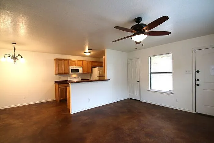3 bed, 2.0 bath, 1100 sqft, $1,650 — Photo 1