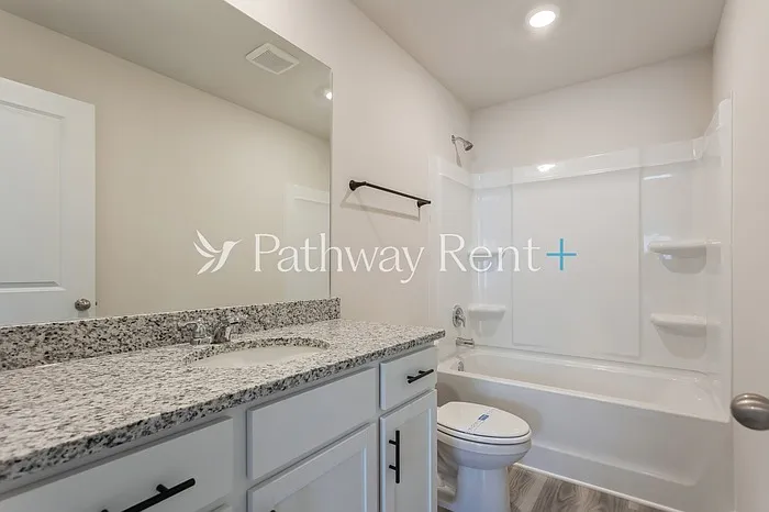 608 Mackenzie Cv — Photo 16