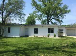 200 W Country Ln, Collinsville, IL 62234