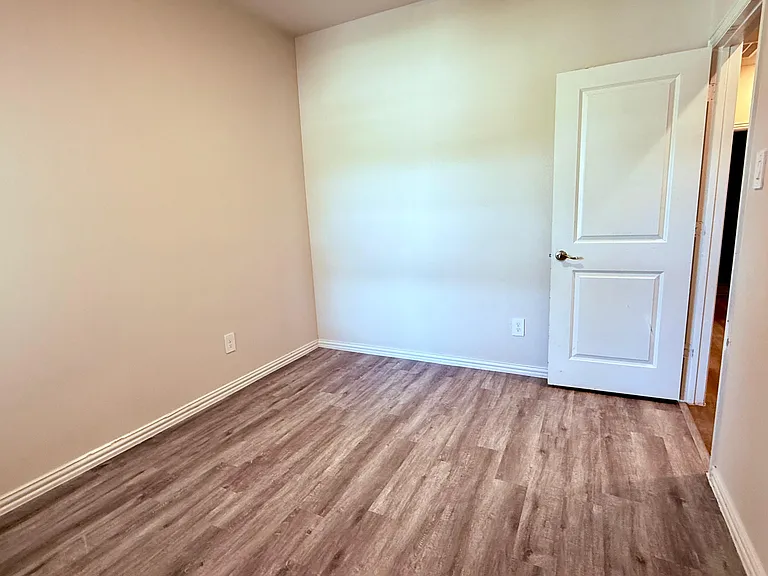 500 Weller Rd — Photo 15