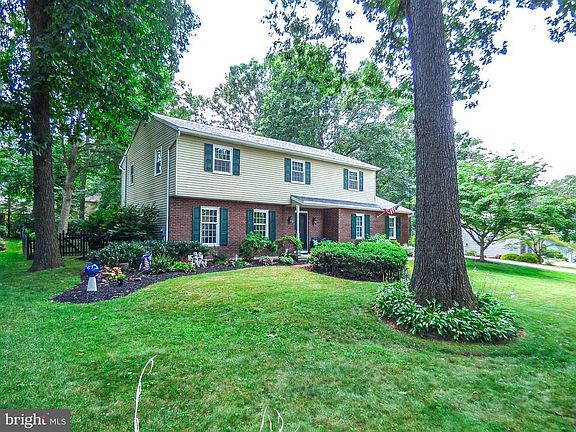 3rd image of 695 Ensminger Dr