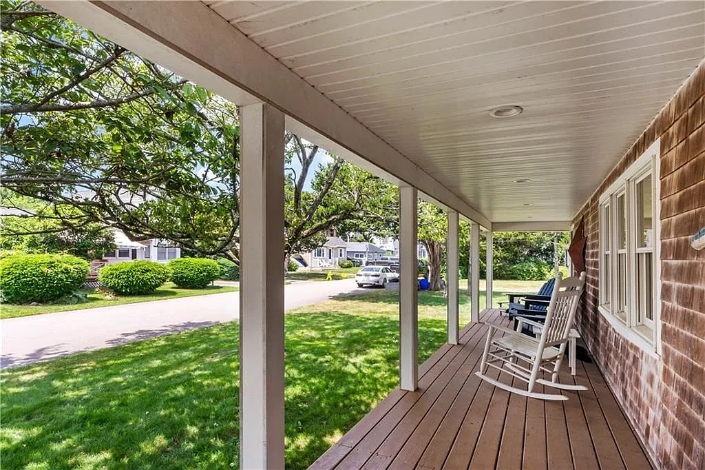 3 bed, 1.0 bath, 1395 sqft, $2,200 — Photo 4