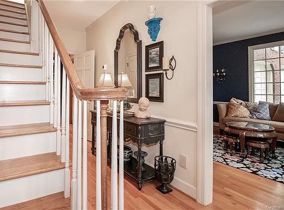 5th image of 3229 Wentworth St