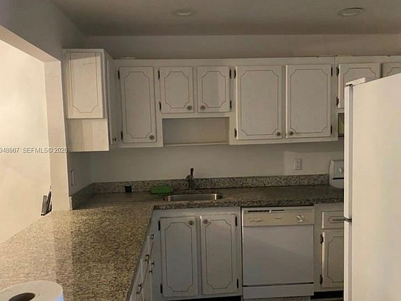 5th image of 410 SE 2nd St APT 408