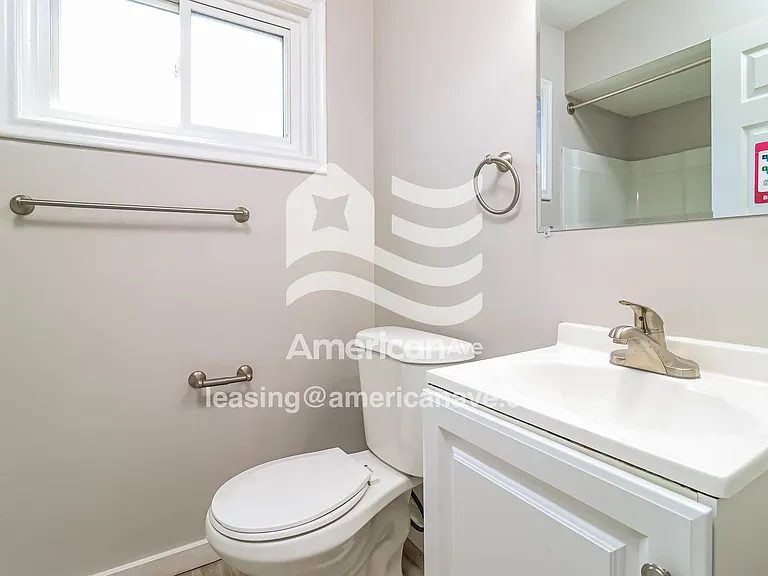 966110_014_bathroom_13889245.jpg