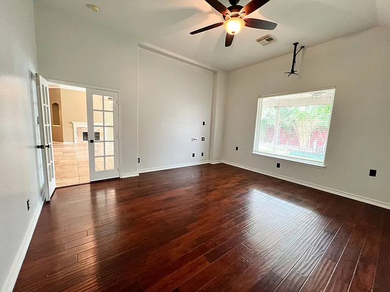 2215 Dorman Ct — Photo 20