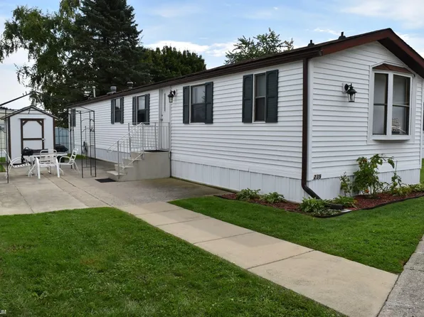 239 Shoreline Dr E, Pt Sanilac, MI 48469