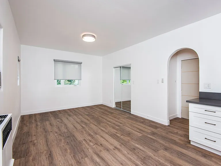 1439 N Curson Ave — Photo 35