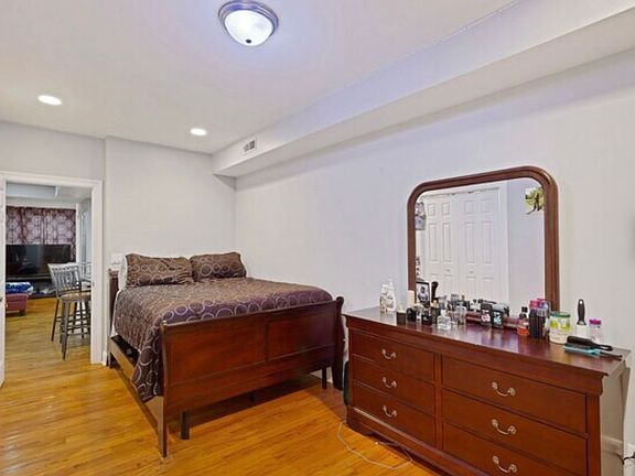 5th image of 6509 N Oakley Ave #A